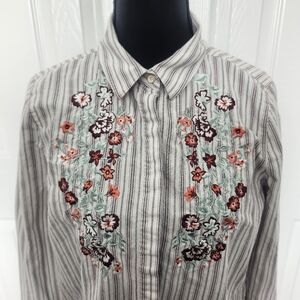 Women's SHYANNE Size Medium Long Sleeve Floral Embroidered Button Down